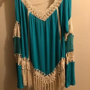 Cold shoulder Umgee top